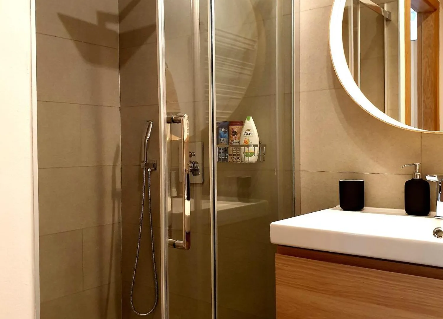 City Home Apartman Eger Apartamento